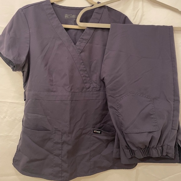 Grey's Anatomy Scrubs - Picture 1 of 1